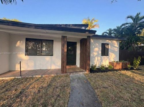 3 Ronald Rd, West Park, FL, 33023-5250 | Card Image