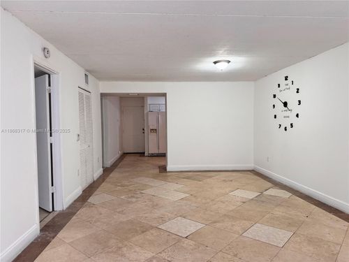 apt-203-6115 Nw 186th St, Hialeah, FL, 33015-6074 | Card Image