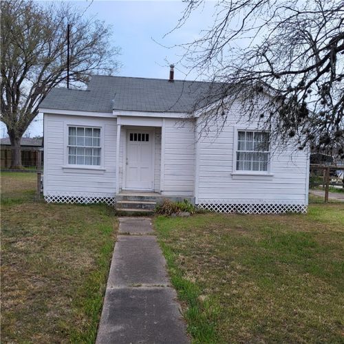 222 W Heard St, Refugio, TX, 78377-2621 | Card Image