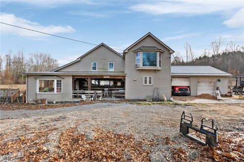 9204 Sandyville Rd Ne, Mineral City, OH, 44656-8725 | Card Image