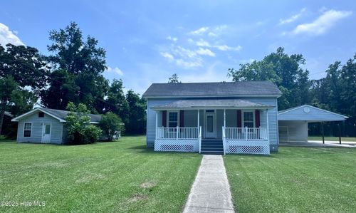 305 E Oak St, Lake Waccamaw, NC, 28450-2437 | Card Image