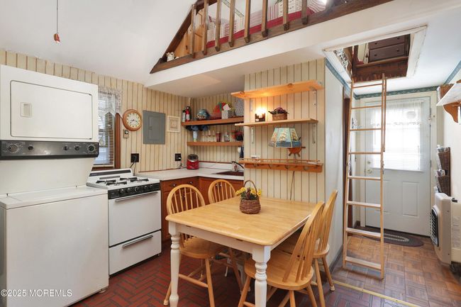 Second loft entry off of kitchen. | Image 17