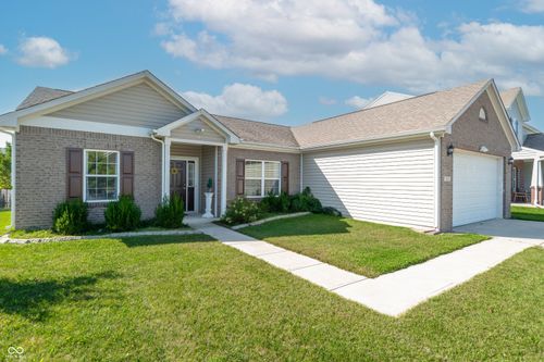 841 Cherry Tree Ln, Greenwood, IN, 46143-3818 | Card Image