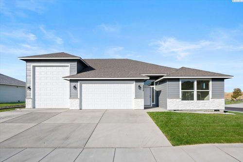 7197 W 30th Ave, Kennewick, WA, 99338-2561 | Card Image