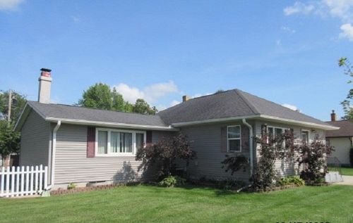 830 N Cedar St, Monticello, IA, 52310-1019 | Card Image