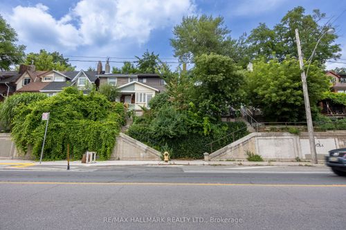 upper-1366 Davenport Rd, Toronto, ON, M6H2G9 | Card Image