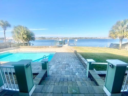 906 Santa Rosa Blvd, Fort Walton Beach, FL, 32548-5942 | Card Image