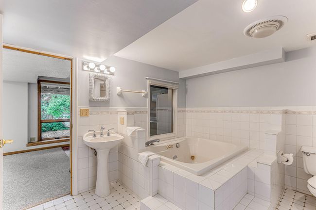 Lower Level Bath | Image 25