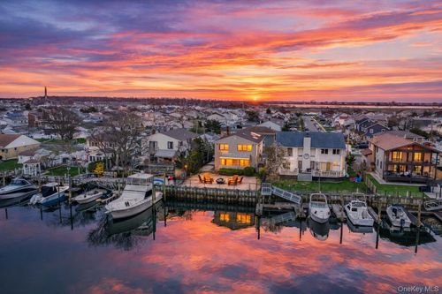 756 Guy Lombardo Ave, Freeport, NY, 11520-6213 | Card Image