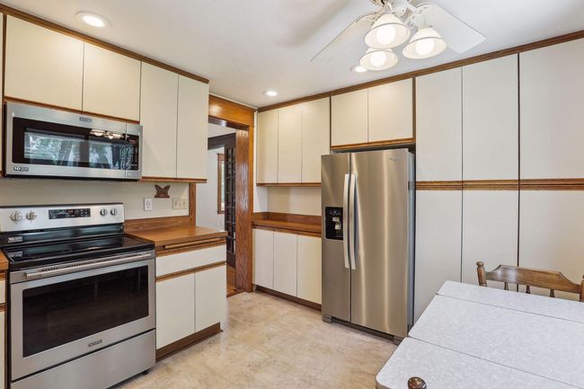 401 Highway 7, House other with 5 bedrooms, 2 bathrooms and null parking in Excelsior MN | Image 8