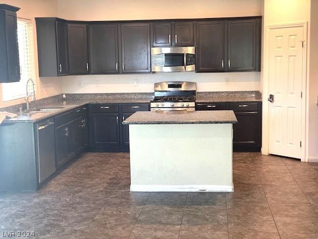Kitchen, Island | Image 7