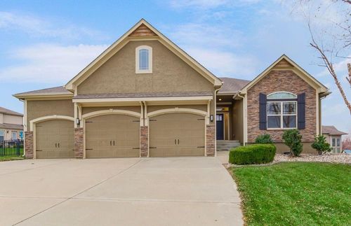 4552 Ne Park Ridge Ave, Lee's Summit, MO, 64064-1752 | Card Image