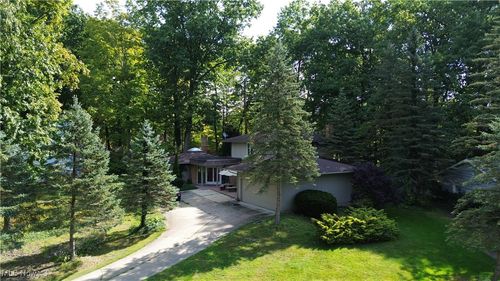 17571 Merry Oaks Trl, Chagrin Falls, OH, 44023-5643 | Card Image