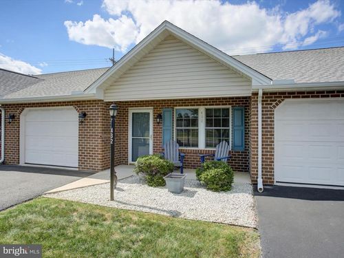 432 Kara Way, SHIPPENSBURG, PA, 17257-8820 | Card Image