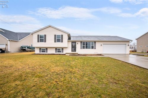 435 Burdine Dr, Oak Harbor, OH, 43449-1281 | Card Image