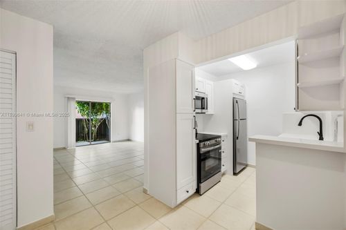 apt-e11-10780 N Kendall Dr, Miami, FL, 33176-1471 | Card Image