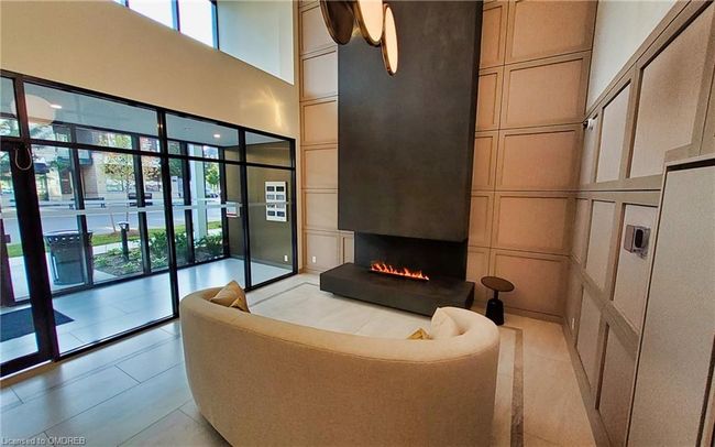 3285 Carding Mill Trail, Home with 2 bedrooms, 2 bathrooms and 1 parking in Oakville ON | Image 4