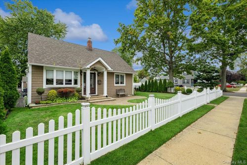2486 Mermaid Ave, Wantagh, NY, 11793-4406 | Card Image