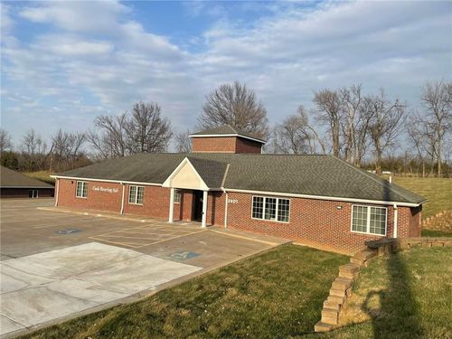 2401 N Woodbine Road, St Joseph, MO, 64506 | Card Image