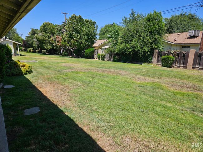 5708 Cypress Point Dr, Condo with 2 bedrooms, 1 bathrooms and null parking in Bakersfield CA | Image 19