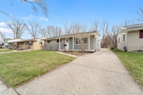7970 Alton St, Canton, MI, 48187-4200 | Card Image