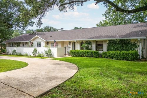 226 Oakwood Blvd, New Braunfels, TX, 78130-5247 | Card Image