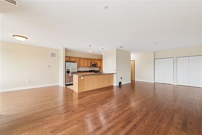 APT-306 - 5570 Centre Ave, Condo with 2 bedrooms, 2 bathrooms and 2 parking in Shadyside PA | Image 6
