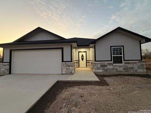 335 Cr 1643 Clearview Drive, Moore, TX, 78057 | Card Image