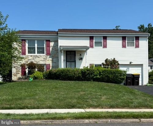 3242 Parkview Dr, BENSALEM, PA, 19020-4618 | Card Image