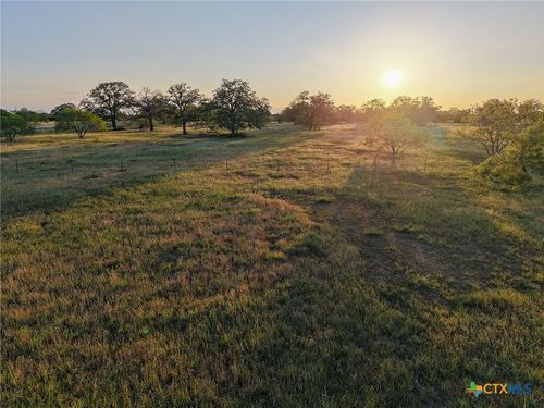638 Main Loop Rd, Waelder, TX, 78959-1000 | Card Image
