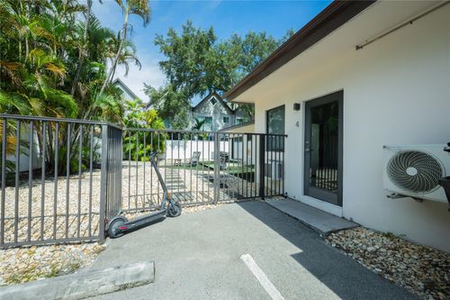 4-207 Se 10th Ter, Fort Lauderdale, FL, 33301-3602 | Card Image