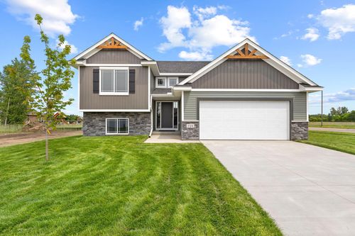 724 Margaret Lane Ne, Isanti, MN, 55040 | Card Image