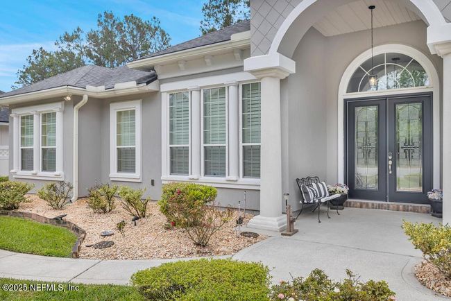 Covered double-door Entryway | Image 6