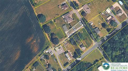 8624 Ashfield Rd, Slatington, PA, 18080-3601 | Card Image