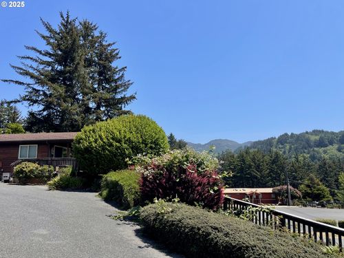 t5-19921 Whaleshead Rd, Brookings, OR, 97415-8367 | Card Image