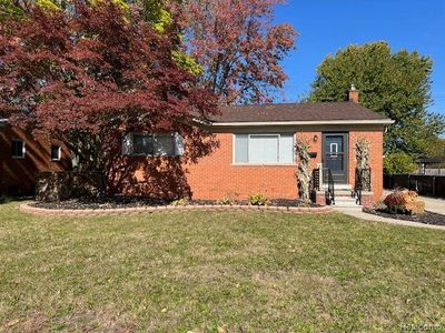 32724 Cambridge Street, Home with 3 bedrooms, 2 bathrooms and null parking in Garden City MI | Image 1