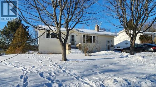 52 Park Hill Dr, Saint John, NB, E2J2V7 | Card Image