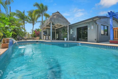 910 Ne 23rd Ct, Pompano Beach, FL, 33064-5520 | Card Image