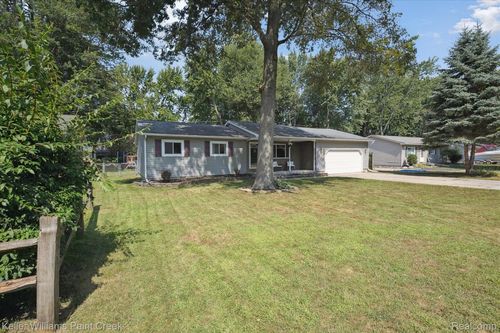 583 Market St, Algonac, MI, 48001-1655 | Card Image