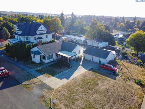 105 S Howard St, Tekoa, WA, 99033-5136 | Card Image