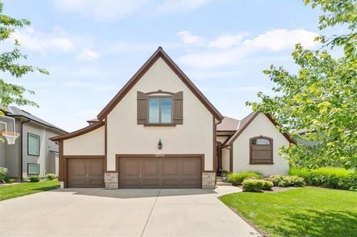 22013 W 56th St, Shawnee, KS, 66226-7921 | Card Image