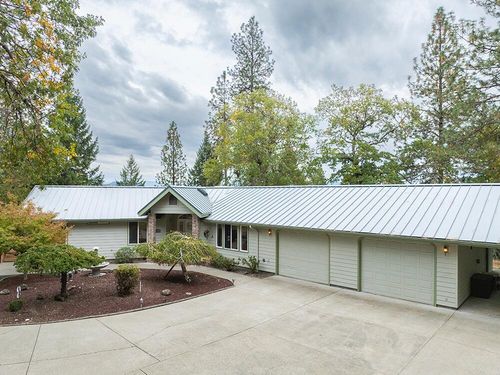 225 Lee Joy Dr, Grants Pass, OR, 97526-8796 | Card Image