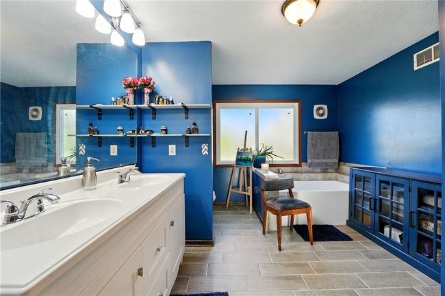 3690 Clearview Dr, House other with 5 bedrooms, 4 bathrooms and 2 parking in Hermitage PA | Image 12