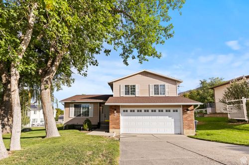 43 E 1825 N, Centerville, UT, 84014-1026 | Card Image