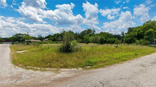 702 S Gardner St, Falfurrias, TX, 78355-4218 | Card Image