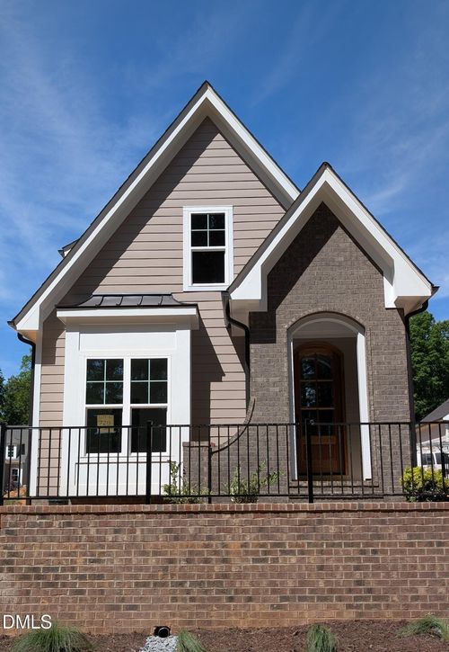 728 Powell Dr, Raleigh, NC, 27606-1626 | Card Image