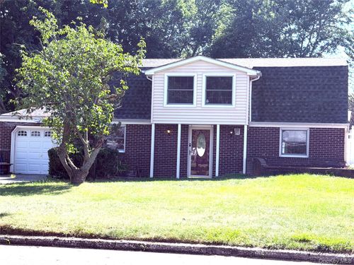 8 College Dr, Stony Brook, NY, 11790-2724 | Card Image