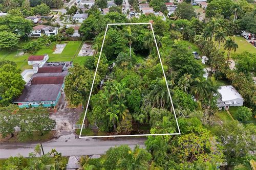 453 Ne 154th St, Miami, FL, 33162-5025 | Card Image