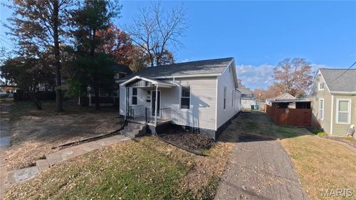 223 N Pearl St, Lebanon, IL, 62254-1422 | Card Image