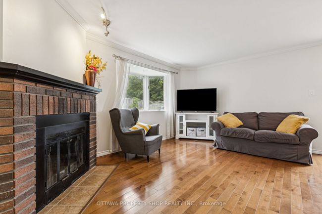 67 Gentle Gate Crescent, House attached with 3 bedrooms, 3 bathrooms and 2 parking in Hunt Club - South Keys and Area ON | Image 5